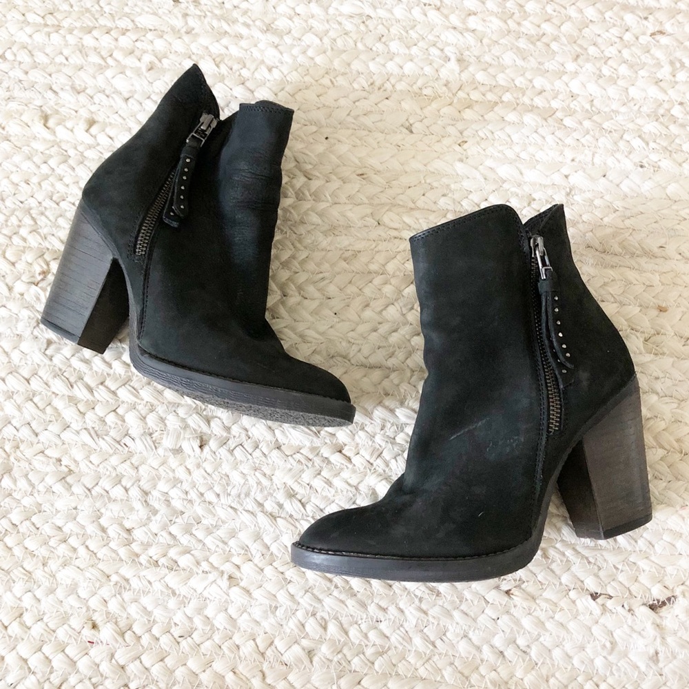 Steve Madden Black Zipper Booties
